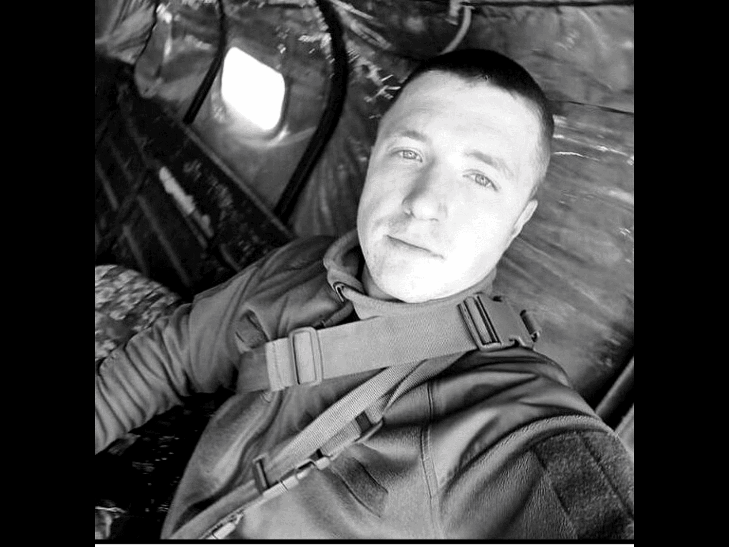 На Полтавщині попрощаються із військовим, який загинув у Маріуполі