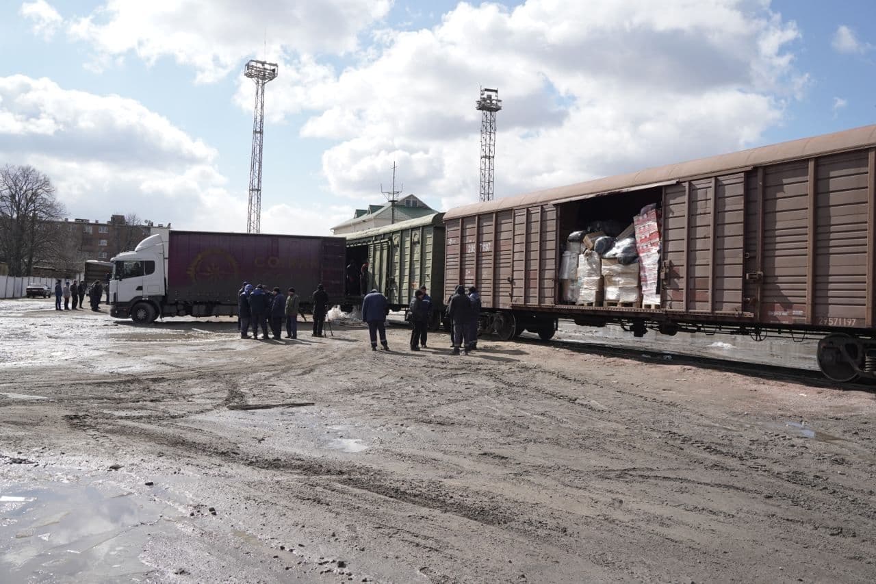 До Полтави прибули десять вагонів гуманітарної допомоги