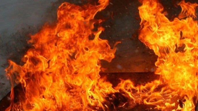 Неподалік Нових Санжар сталася пожежа. Жінка в реанімації