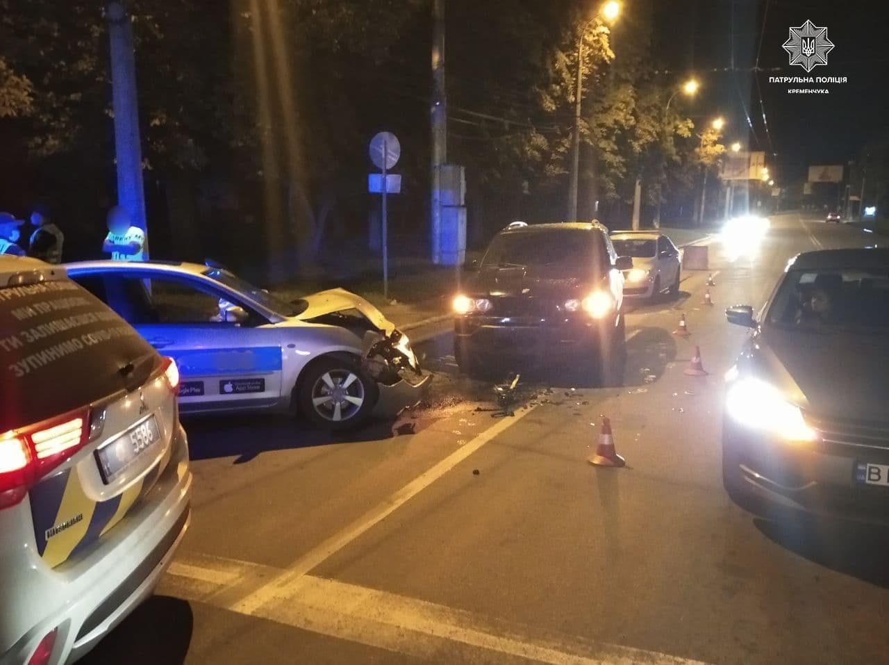 П'яний таксист у Кременчуці розтрощив BMW та власний автомобіль (фото)
