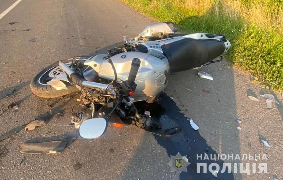 На Полтавщині зіштовхнулись легковик та мотоцикл: водій останнього у реанімації