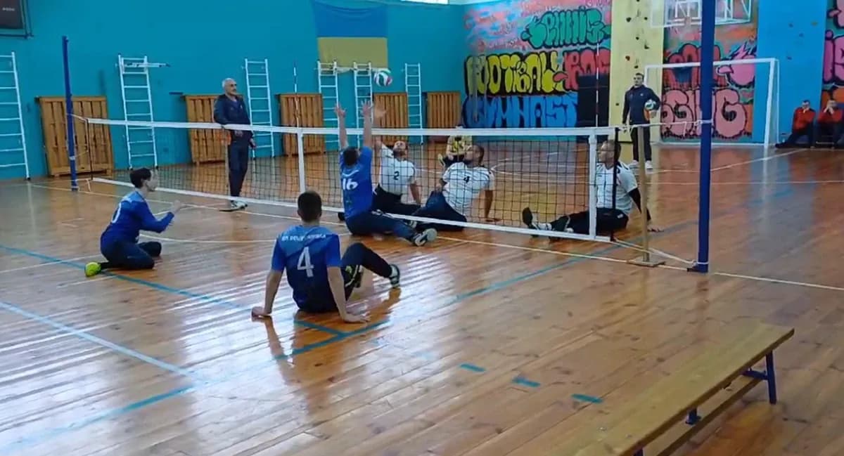 На Полтавщині вперше провели чемпіонат з волейболу сидячи