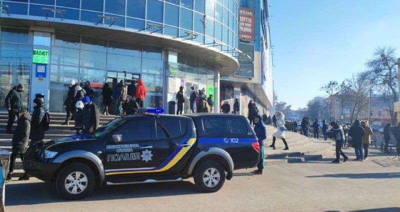 «Ми заклали п'ять бомб»: невідомі погрожують майбутніми вибухами в ТЦ