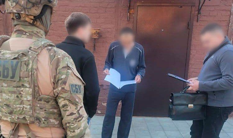 Ексрадник мера з Полтавщини організував злочинну банду, яка вимагала майже 16 млн грн з агрокомпаній