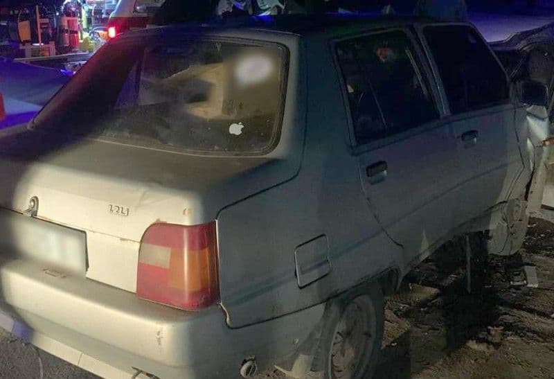 У Полтаві водій автівки в'їхав в бетонний блок