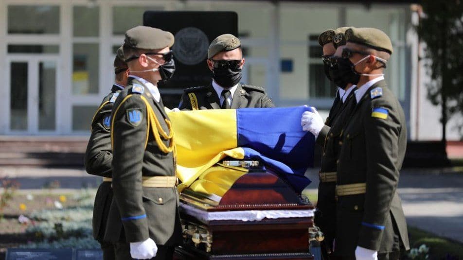 Сім’ям загиблих військових виплатять по 15 мільйонів