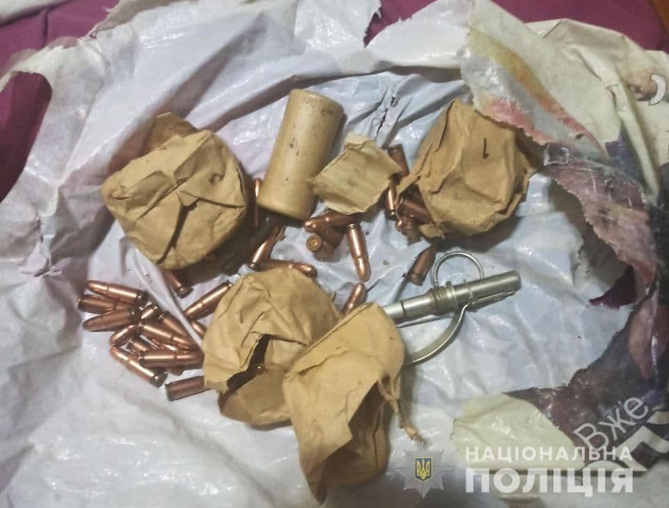 Зброя, набої, копонопля: правоохоронці вдало здійснили рейд в Глобино (фото)