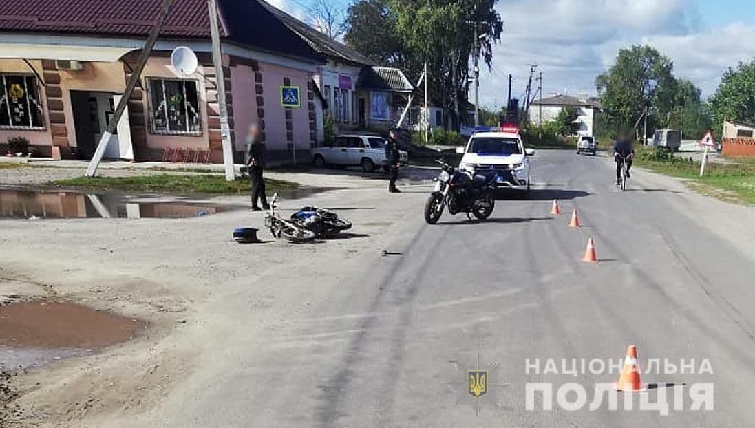 Під Миргородом зіткнулися мопед та мотоцикліст, обидва водії в лікарні