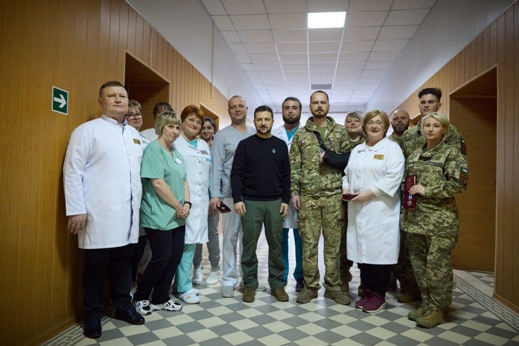 Президент нагородив почесними званнями трьох полтавських медиків