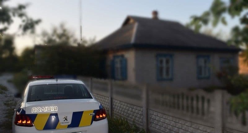 У Кременчуці п'яний чоловік вимагав гроші у пенсіонерки