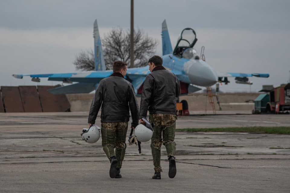 Як Миргородські авіатори тренували польоти на військових літаках (ФОТО)
