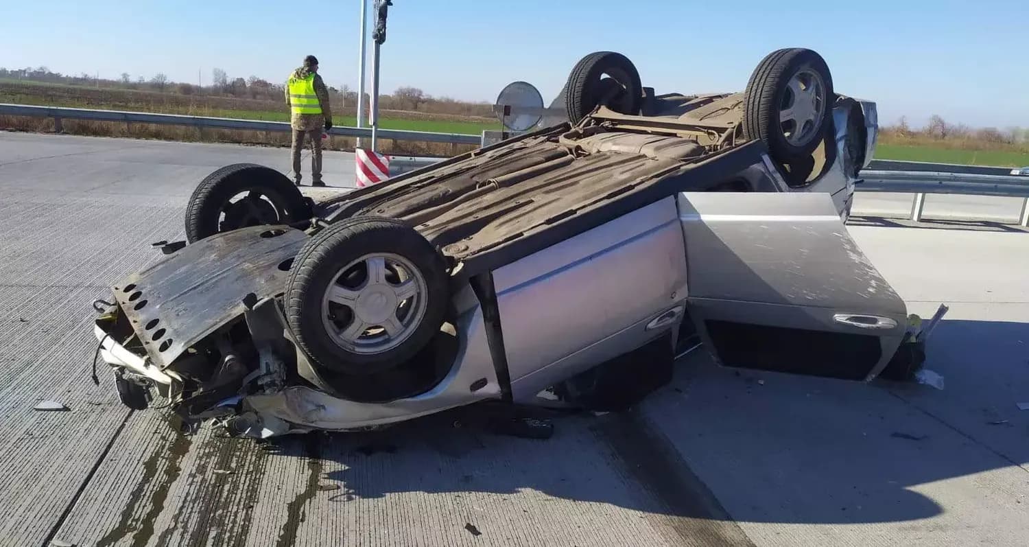 На Полтавщині від аварії авто перекинулося на дах, постраждала пасажирка