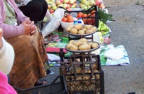 У Полтаві перевіряють дозвільні документи у продавців імпровізованих яток