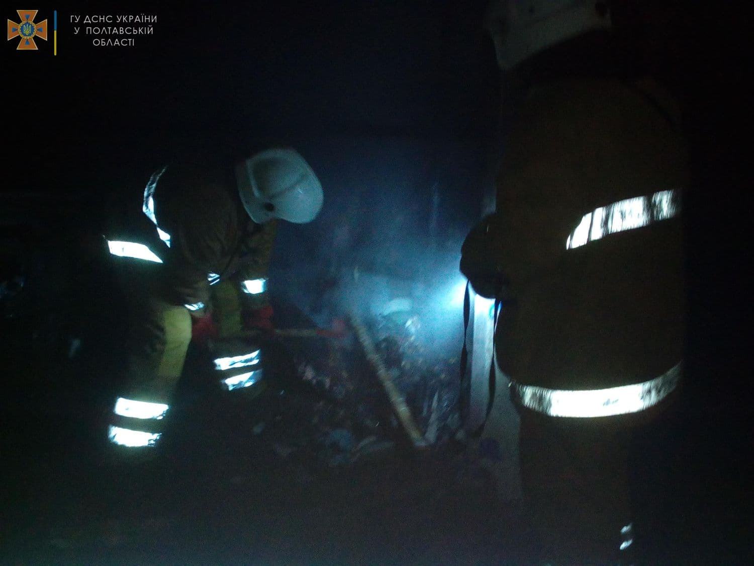 У Кобеляках горів гараж та запарковане в ньому авто