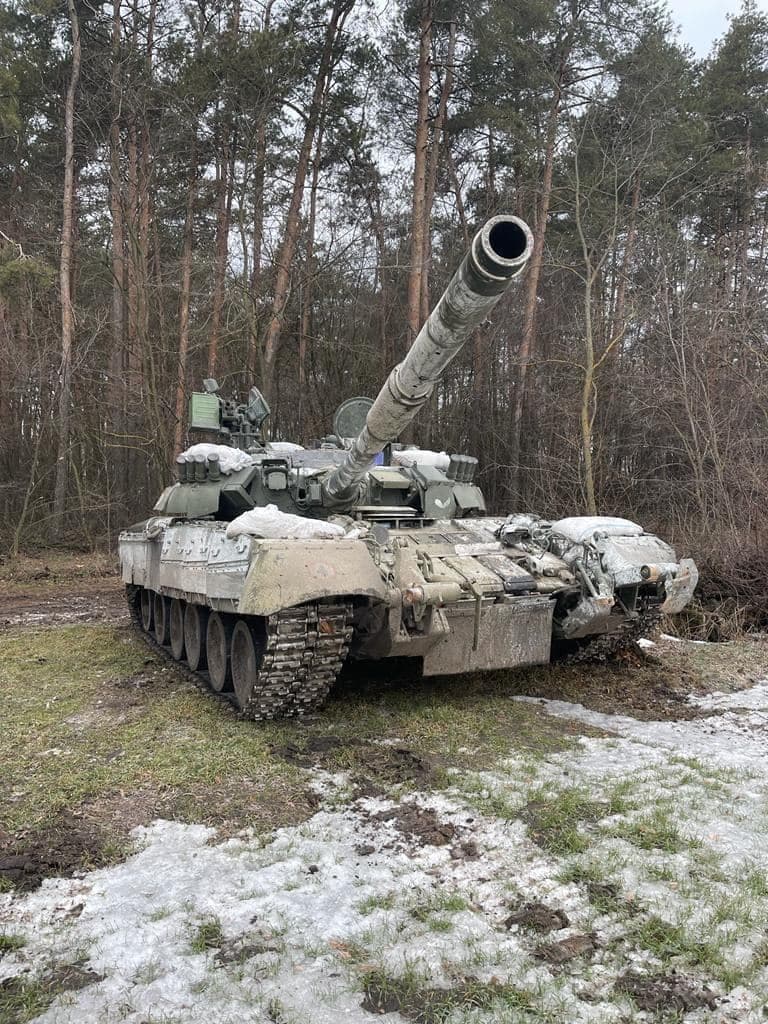 На Полтавщині російські військові кинули свою техніку та втекли (фото)
