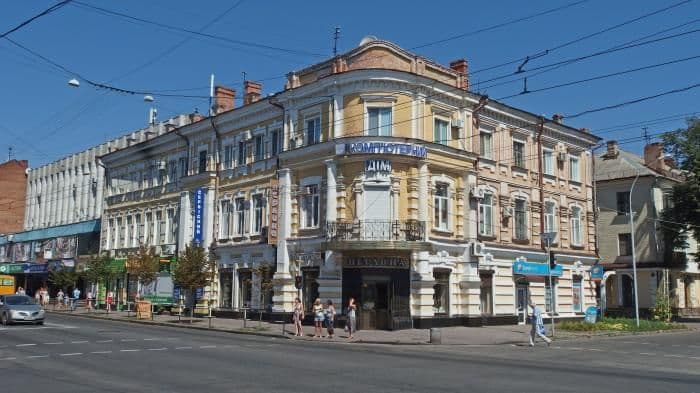 У Полтаві на вулиці Небесної Сотні встановлять металеву огорожу за понад 460 тисяч гривень
