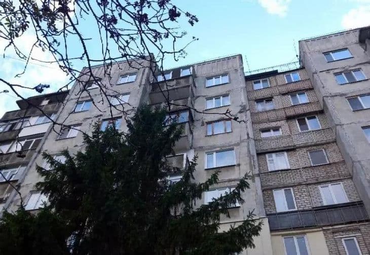 У Полтаві пенсіонер випав з третього поверху