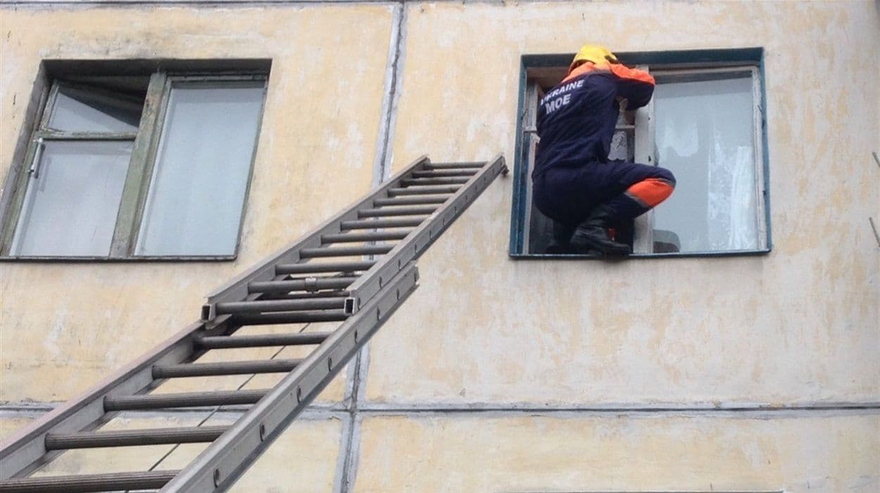 Довго не відповідав на дзвінки: знайшли у квартирі мертвим