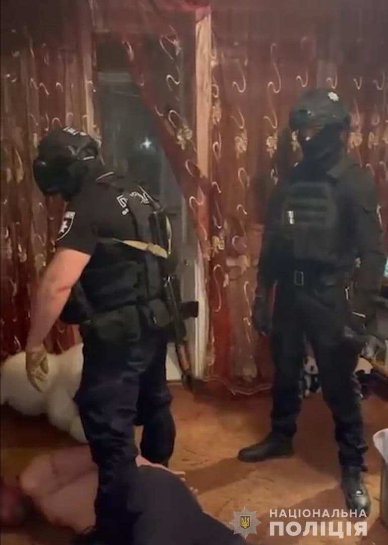Чоловік «під наркотиками» стріляв по поліцейським у Кременчуці