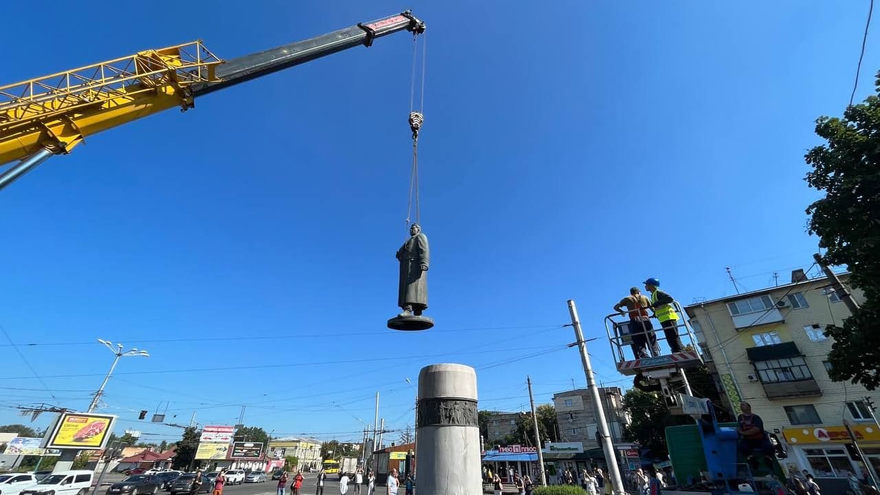 «Здався без бою» – у Полтаві демонтували пам'ятник Зигіну