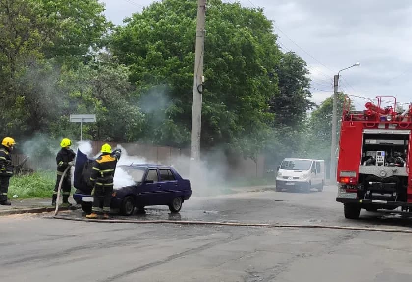 У Миргороді загорілося авто