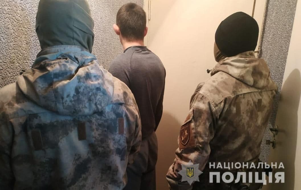 На Полтавщині затримали підозрюваних, які вимагали гроші у жителя Кременчука