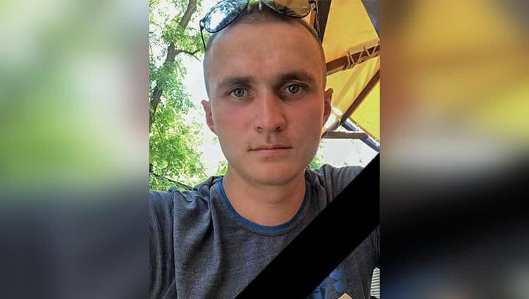 Помер військовослужбовець з Миргородщини, якого місяць тому підстрелив ворожий снайпер