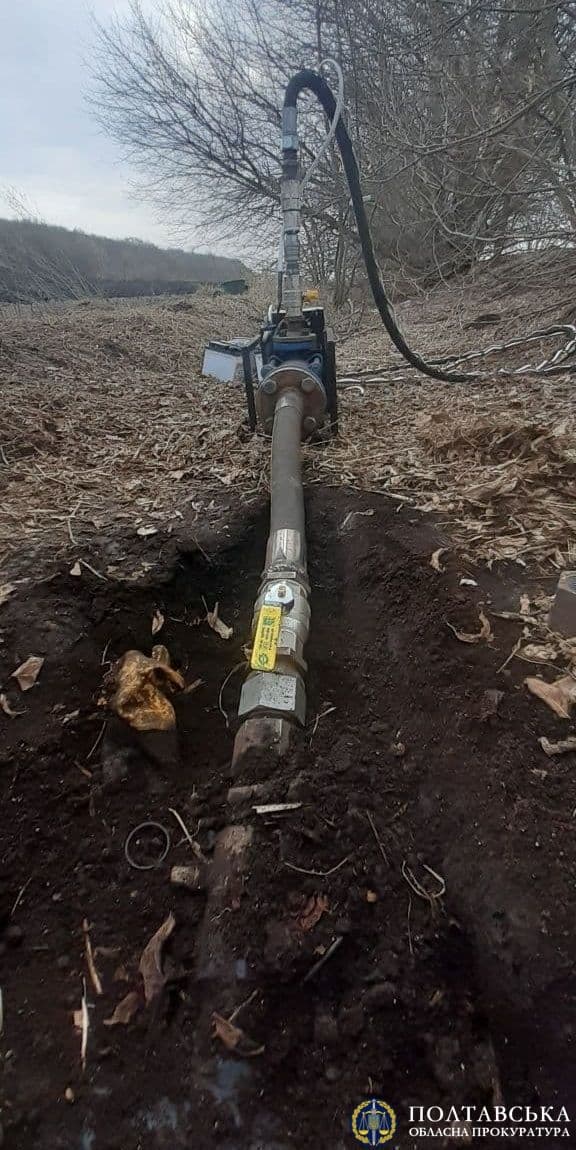 Жителі Лубнів викачували газ із трубопроводу для продажу на автозаправці