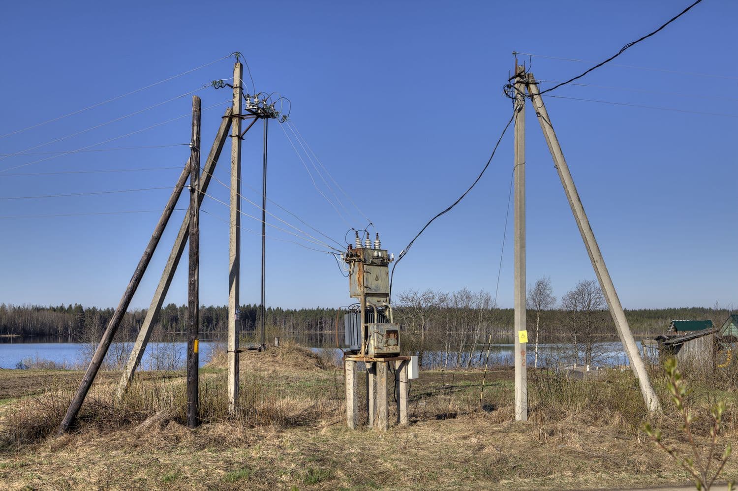 На Полтавщині чоловік незаконно приватизував 1,3 км лінії електромереж