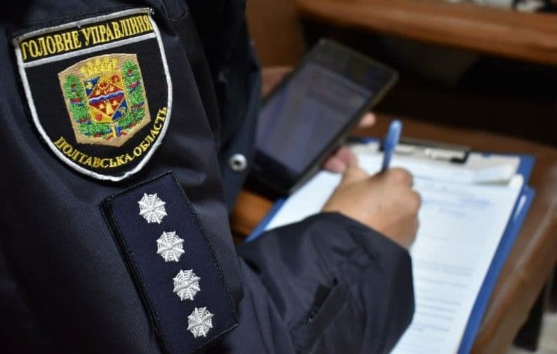 На Полтавщині чоловік запропонував поліцейським хабар, щоб врятувати п'яного товариша
