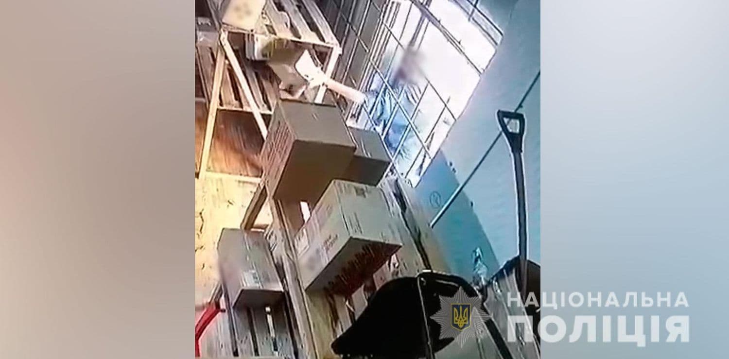 На Полтавщині чоловік викрав чужу посилку зі складу поштового відділення