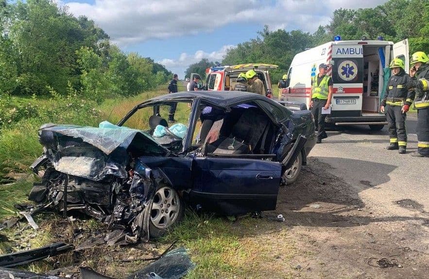 Єдина з сім'ї вижила в ДТП: у Полтаві дівчинці збирають кошти на лікування