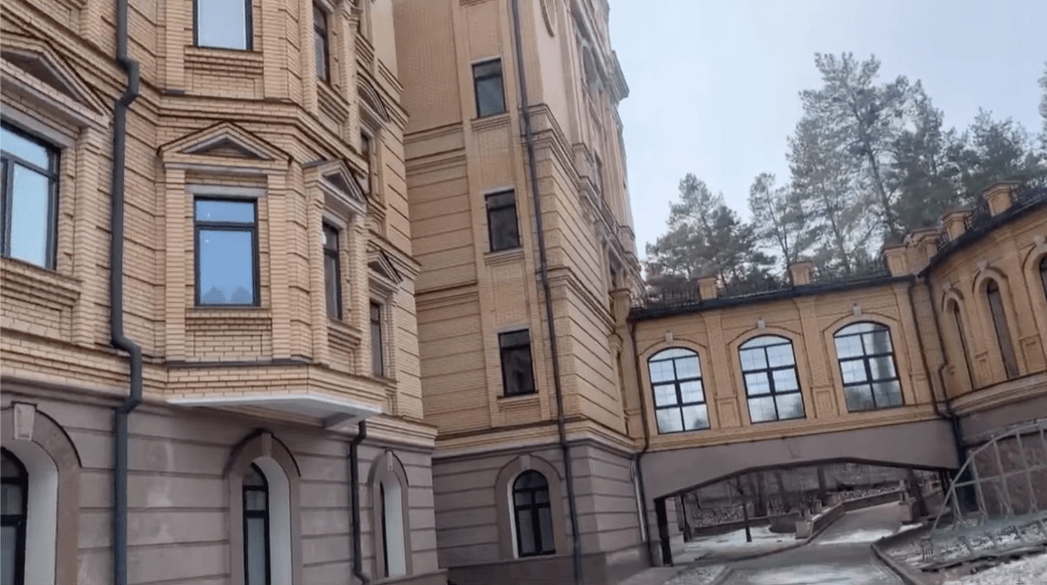 У Києві «захопили» нову квартиру Іллі Киви (відео)