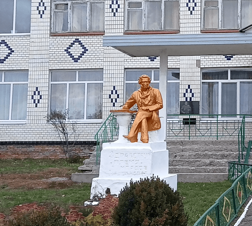 У селі на Полтавщині демонтують пам'ятник Пушкіну