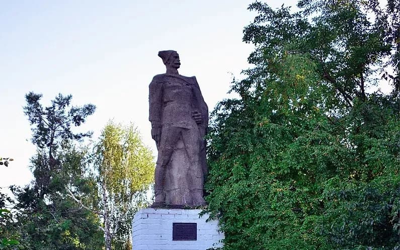 На Полтавщині демонтували останній пам'ятник Чапаєву
