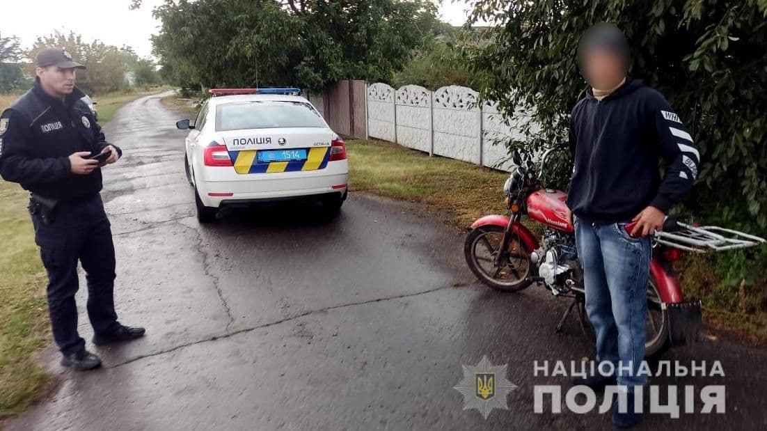 На Полтавщині 16-річний юнак викрав у сусіда мопед і припаркував у себе на подвір'ї