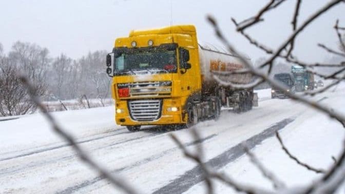 На двох трасах Полтавщини обмежили рух вантажівок