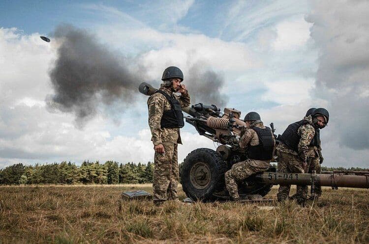За добу захисники збили ворожий гелікоптер, дев’ять безпілотників та знищили склади окупантів — Генштаб