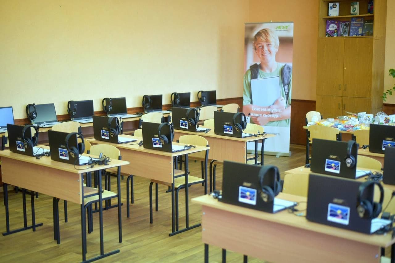 Тайвань обладнав школи Полтавщини комп'ютерною технікою