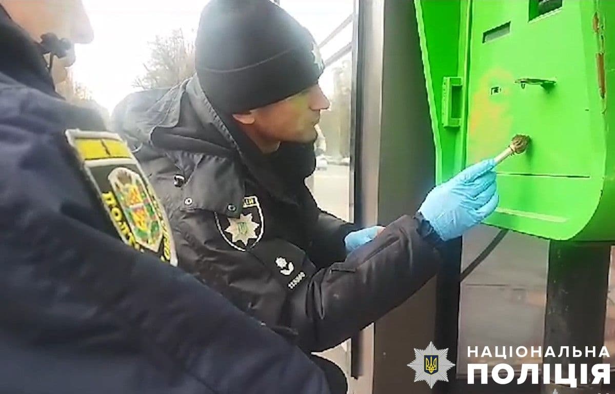 На Полтавщині двоє чоловіків обкрадали термінали самообслуговування