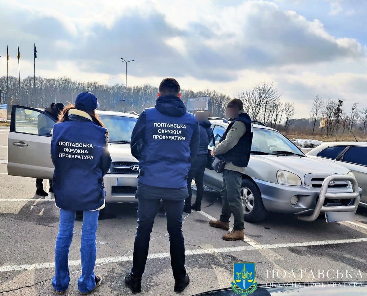 Прокуратура передала ЗСУ сім автівок перекупника з Полтавщини