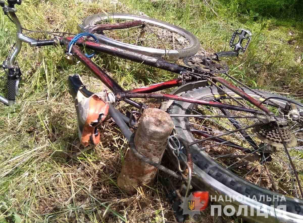 На Полтавщині чоловік на велосипеді перевозив боєприпас часів Другої світової війни