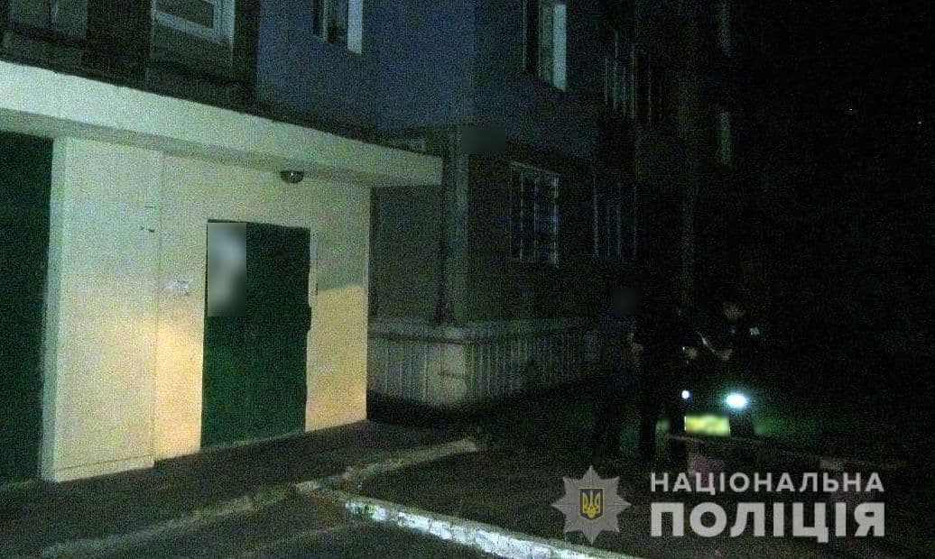 У Кременчуці з вікна випала 29-річна жінка