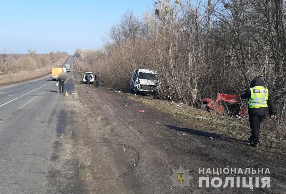 На Полтавщині на трасі поблизу села зіткнулися автомобілі Opel та «ВАЗ»