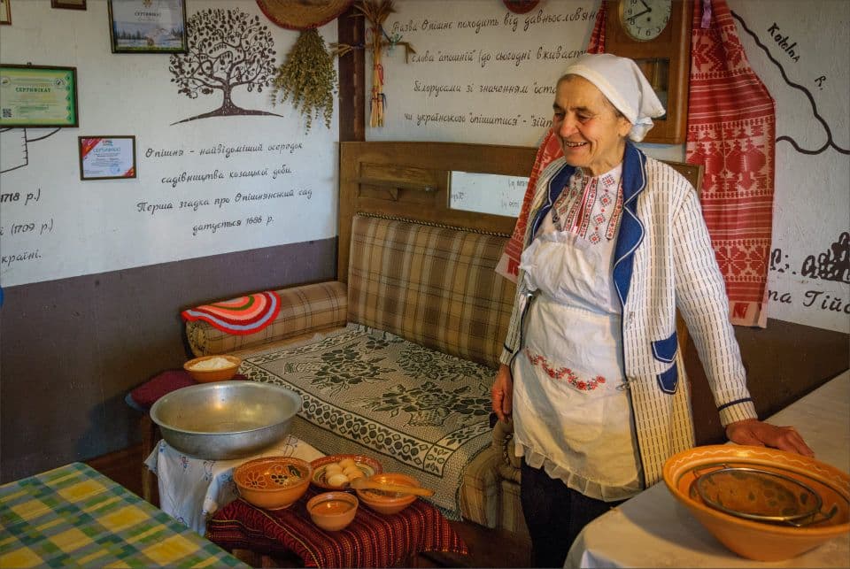 На Миколая до бабусі: опішняни кличуть святкувати на етнохуторі