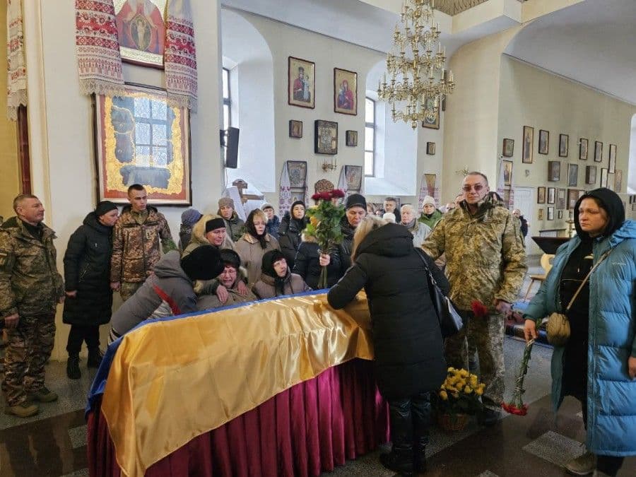 Полтава попрощалася із воїном Юрієм Топчієм