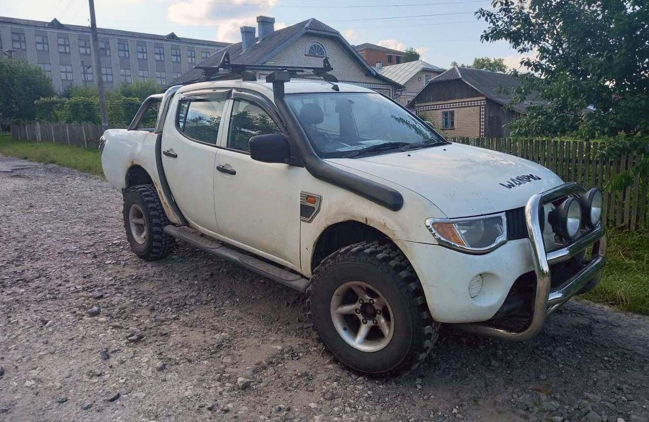 У Полтаві «Лицарі Колумба» придбали для української армії позашляховик