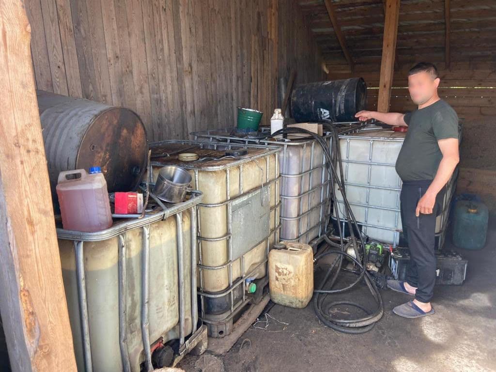 Крали нафту на Полтавщині й робили бензин — злодіям загрожує 12 років
