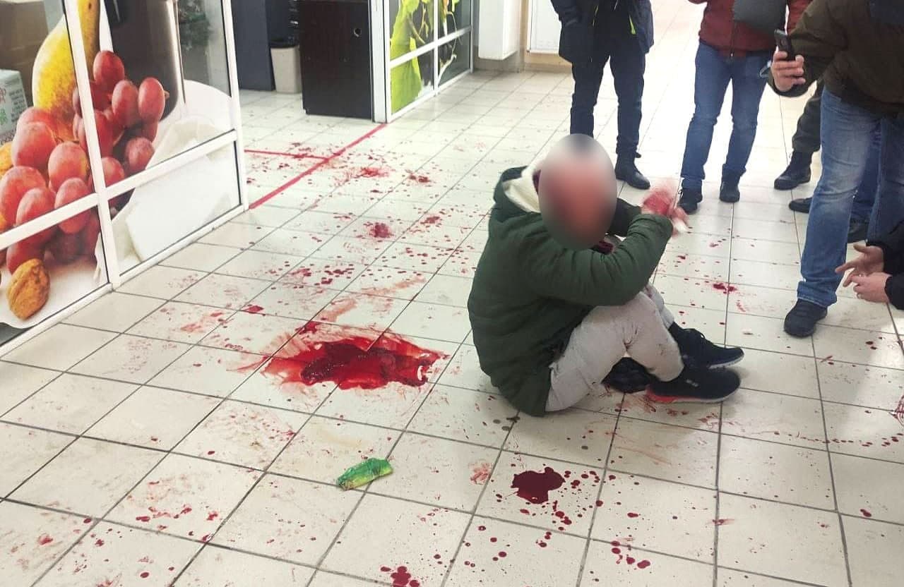 У полтавському ТЦ зарізали чоловіка: нападника затримали
