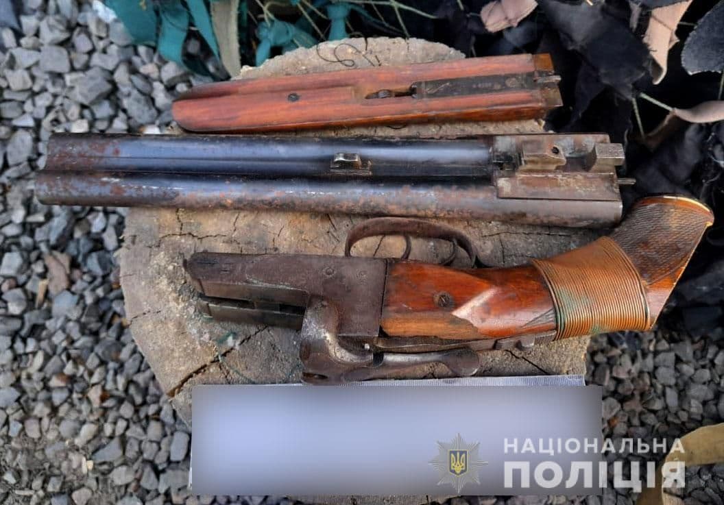На Полтавщині під час перевірки на блок-посту в чоловіка знайшли обріз і набої